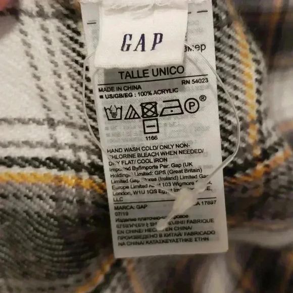 GAP Plaid Scarf - Picture 2 of 4